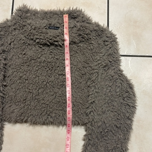 Sweaters - Picture 2 of 6